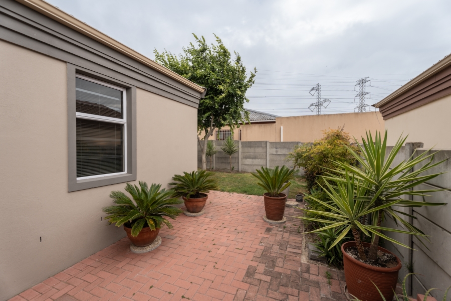 3 Bedroom Property for Sale in Eikenbosch Western Cape